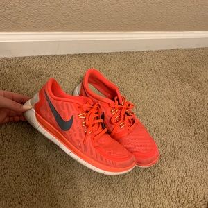 women’s nike free run shoes